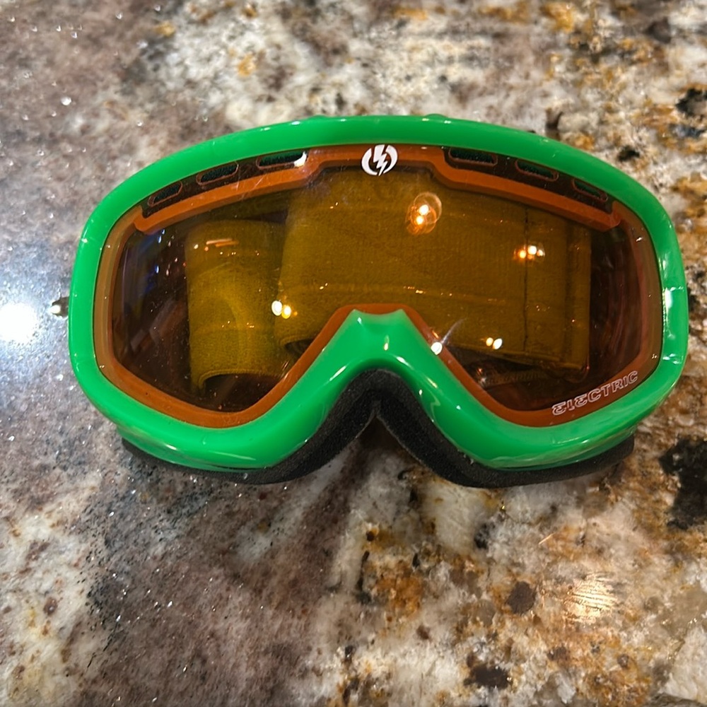 Kids’ ski goggles